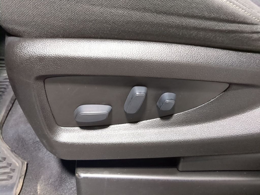 Thumbnail: 2019 Chevrolet Silverado 1500 - 33