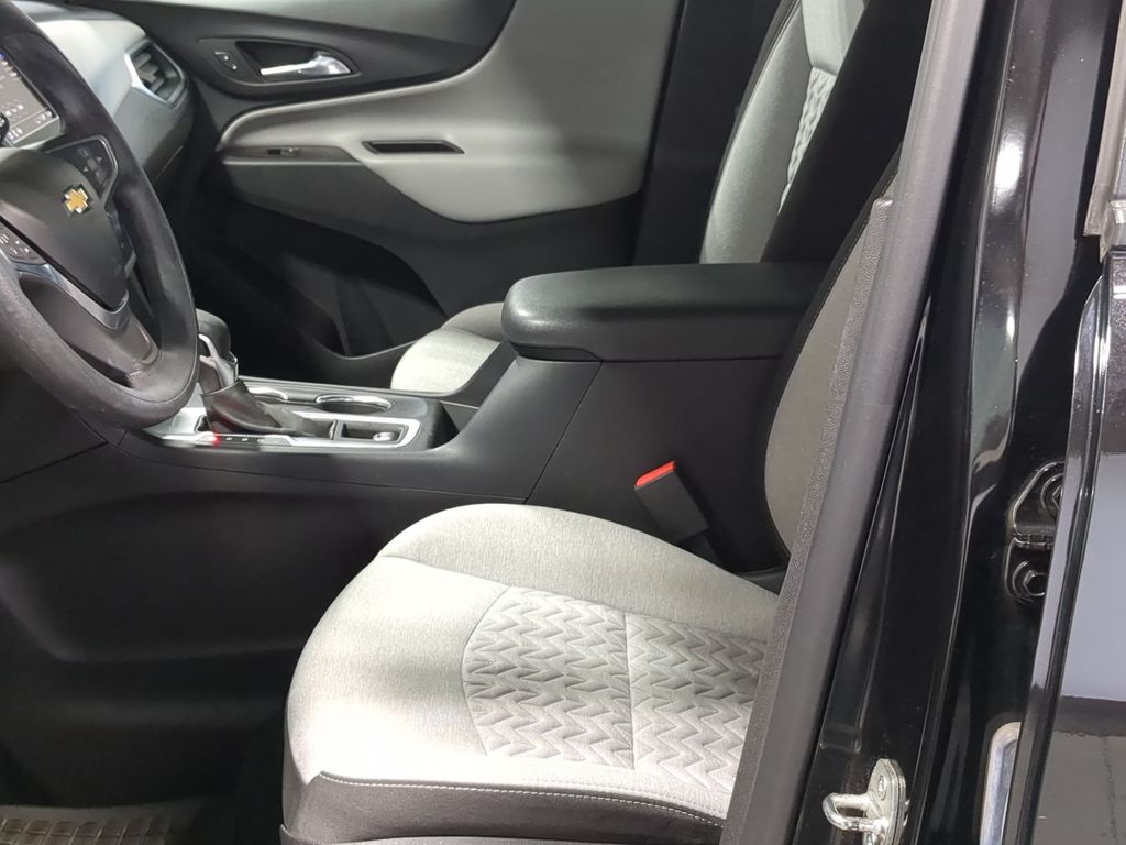 Thumbnail: 2022 Chevrolet Equinox - 10