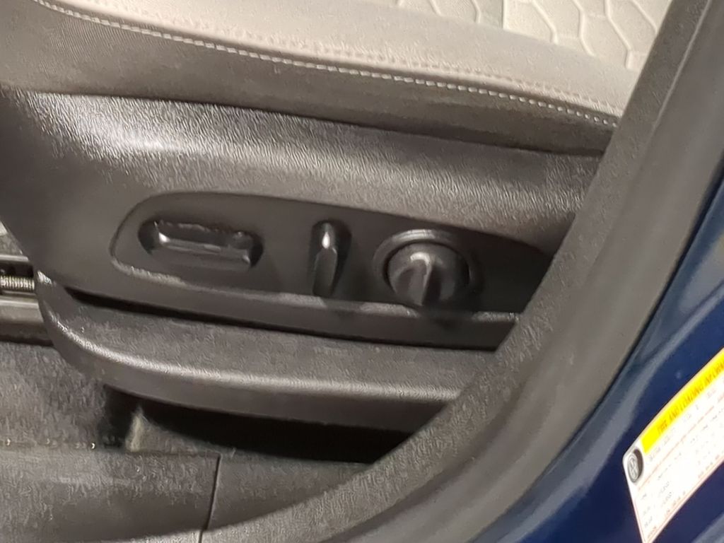 Thumbnail: 2020 Chevrolet Equinox - 26