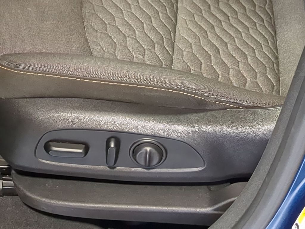 Thumbnail: 2020 Chevrolet Equinox - 25