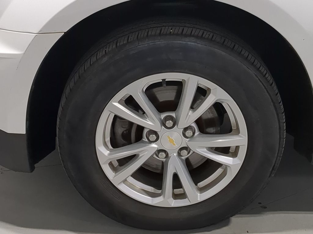 Thumbnail: 2017 Chevrolet Equinox - 8