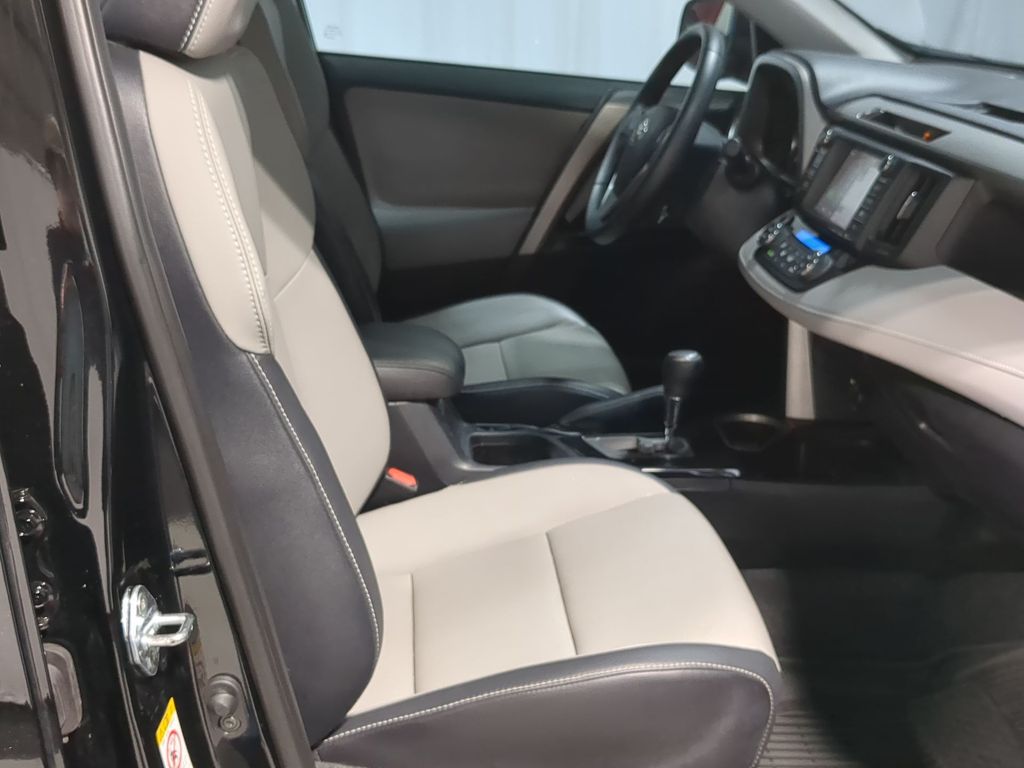 Thumbnail: 2016 Toyota RAV4 - 29