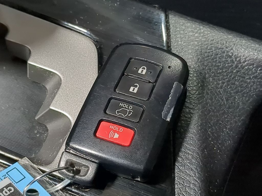 Thumbnail: 2016 Toyota RAV4 - 18