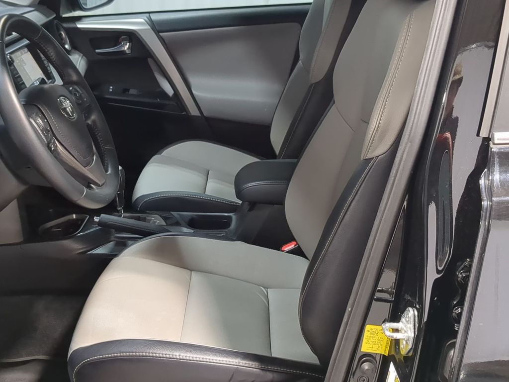 Thumbnail: 2016 Toyota RAV4 - 10