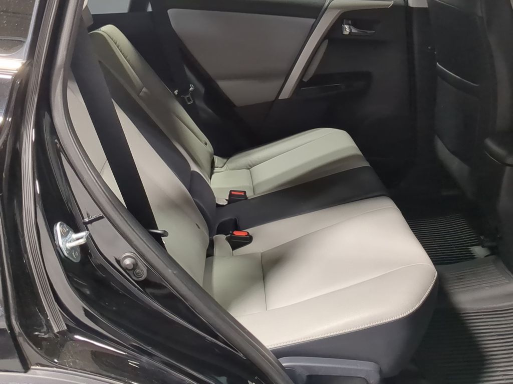Thumbnail: 2016 Toyota RAV4 - 28