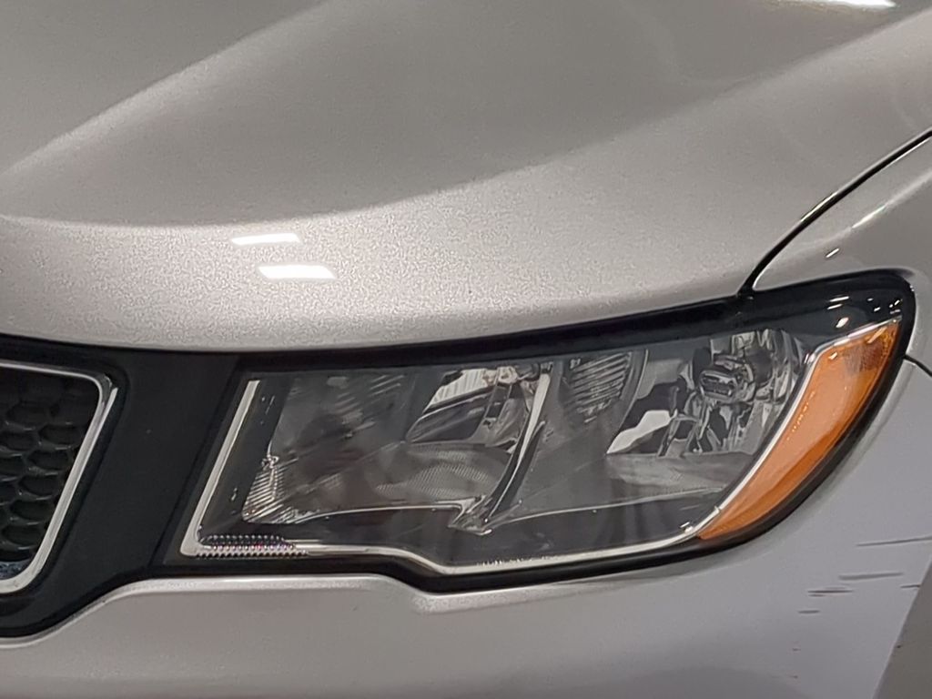 Thumbnail: 2020 Jeep Compass - 24