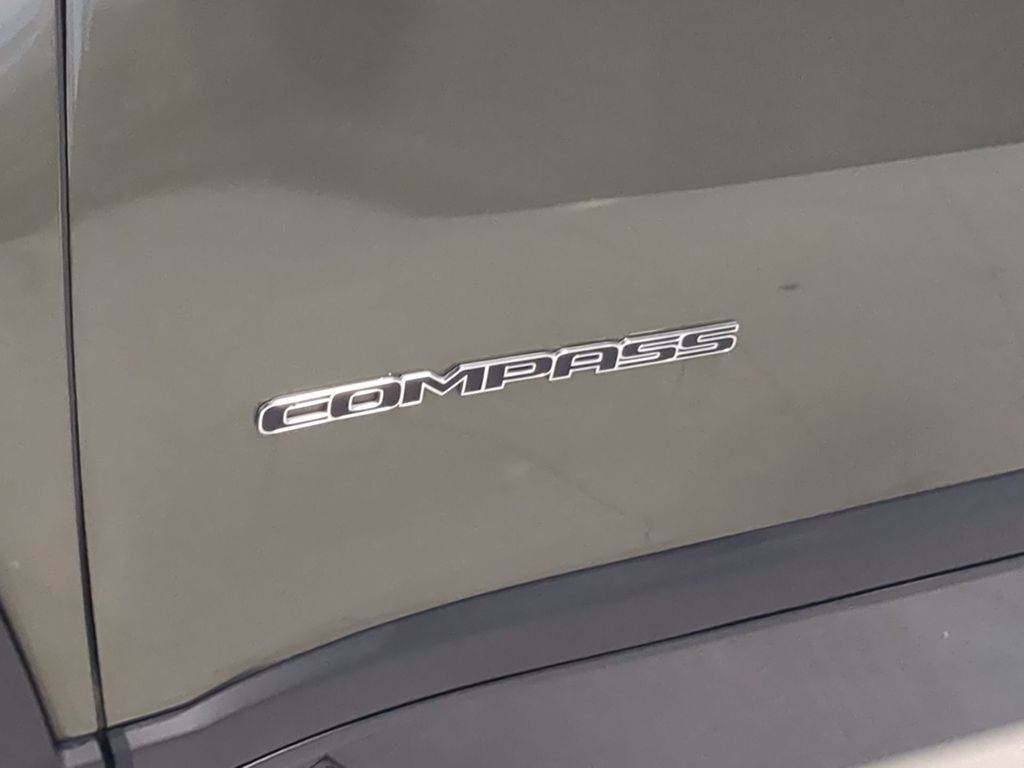 Thumbnail: 2018 Jeep Compass - 25