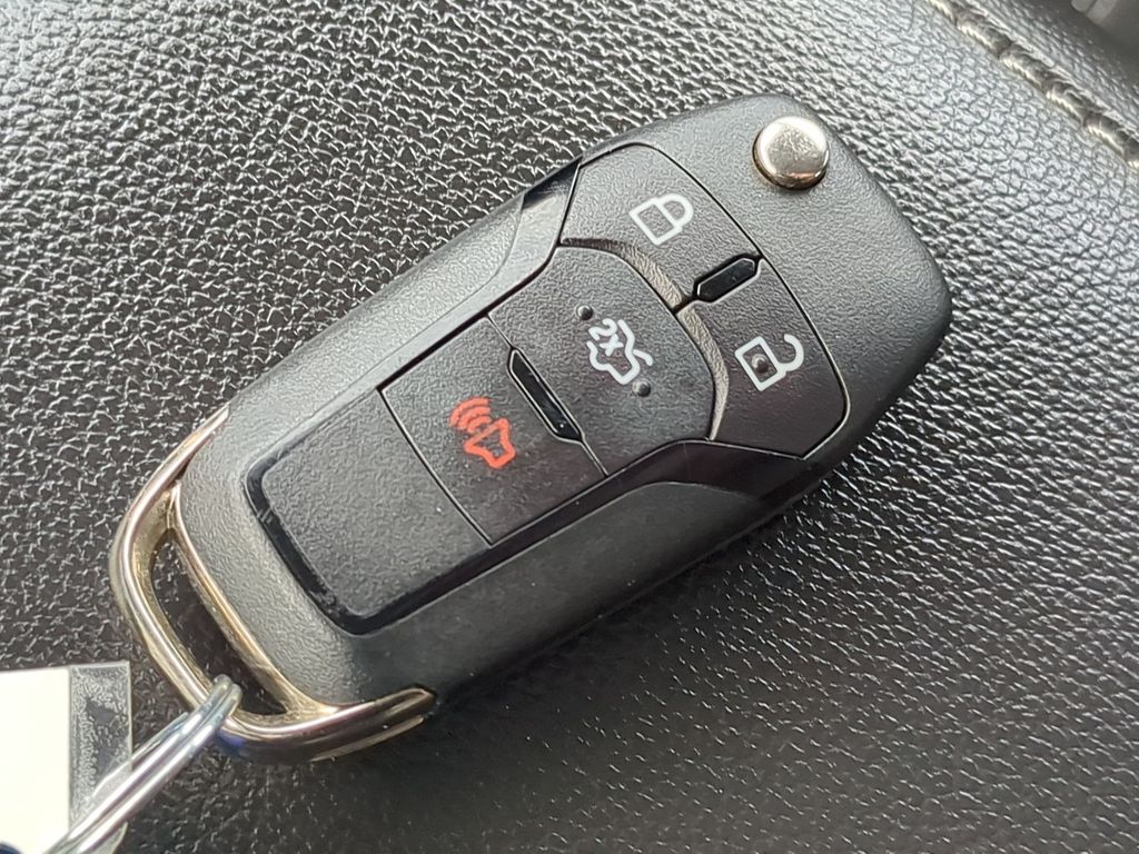 Thumbnail: 2014 Ford Fusion - 17