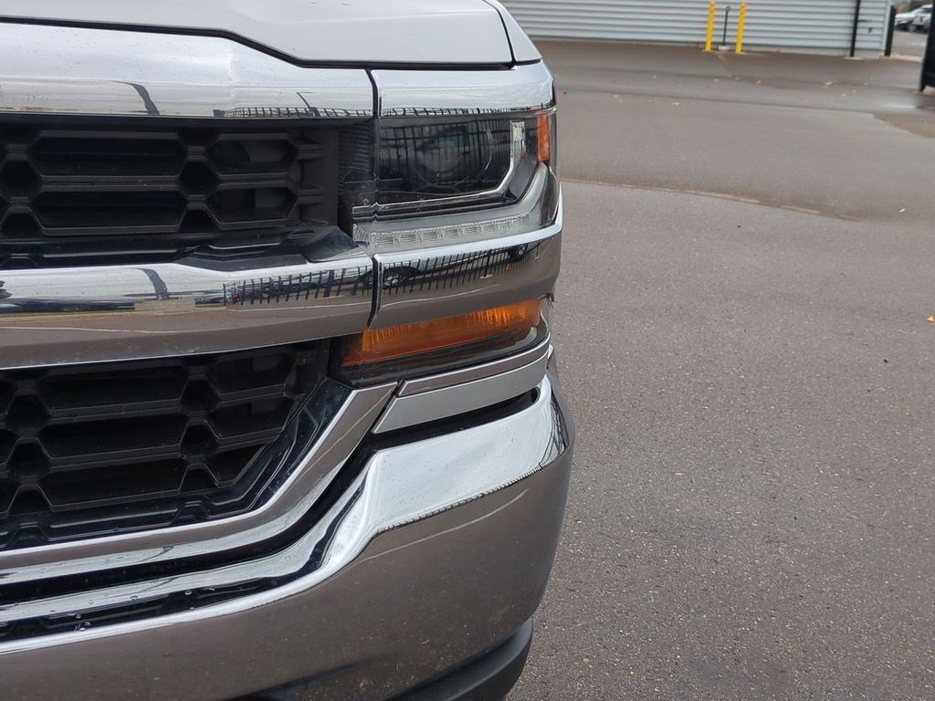 Thumbnail: 2017 Chevrolet Silverado 1500 - 22