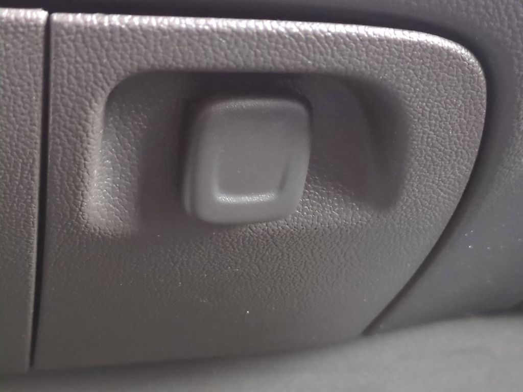 Thumbnail: 2017 Chevrolet Silverado 1500 - 32