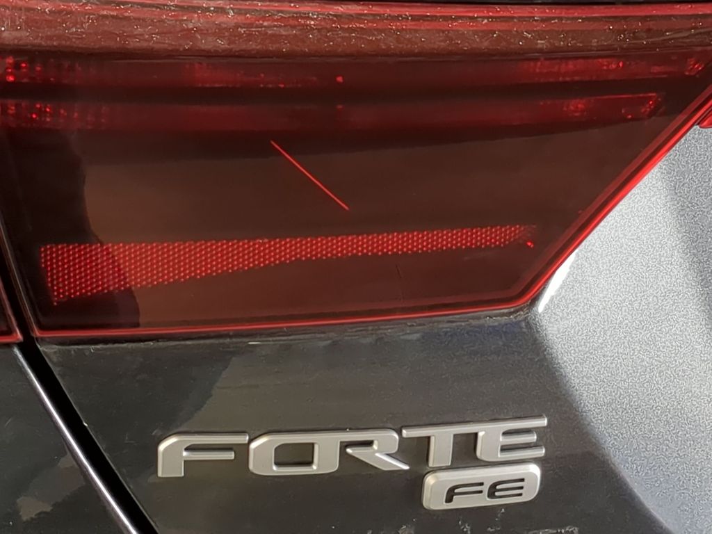 Thumbnail: 2022 Kia Forte - 31