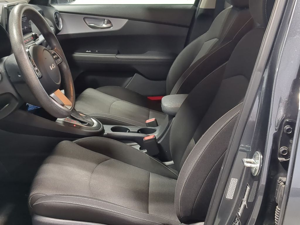 Thumbnail: 2022 Kia Forte - 10