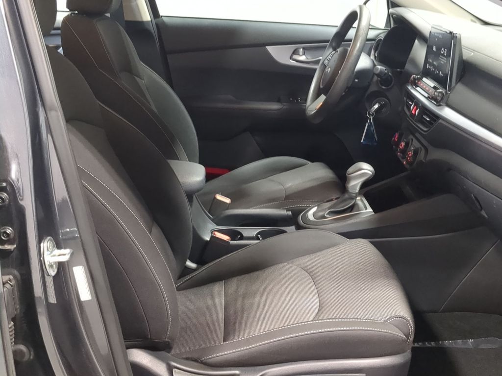 Thumbnail: 2022 Kia Forte - 11