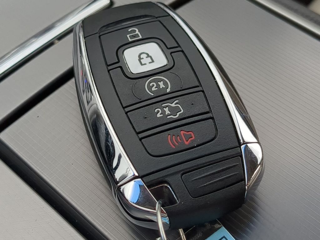 Thumbnail: 2017 Lincoln MKZ - 18