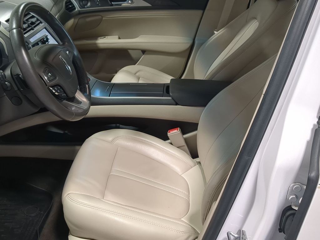 Thumbnail: 2019 Lincoln MKZ - 10