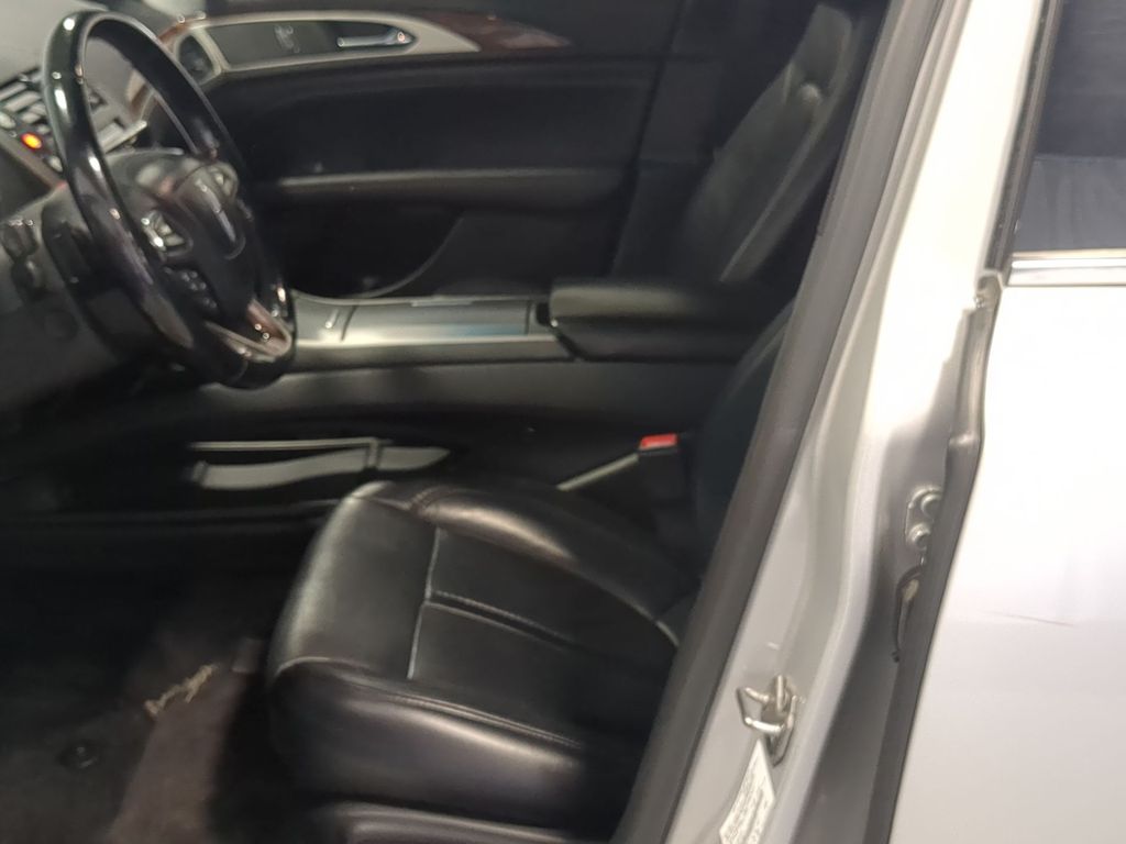 Thumbnail: 2017 Lincoln MKZ - 8