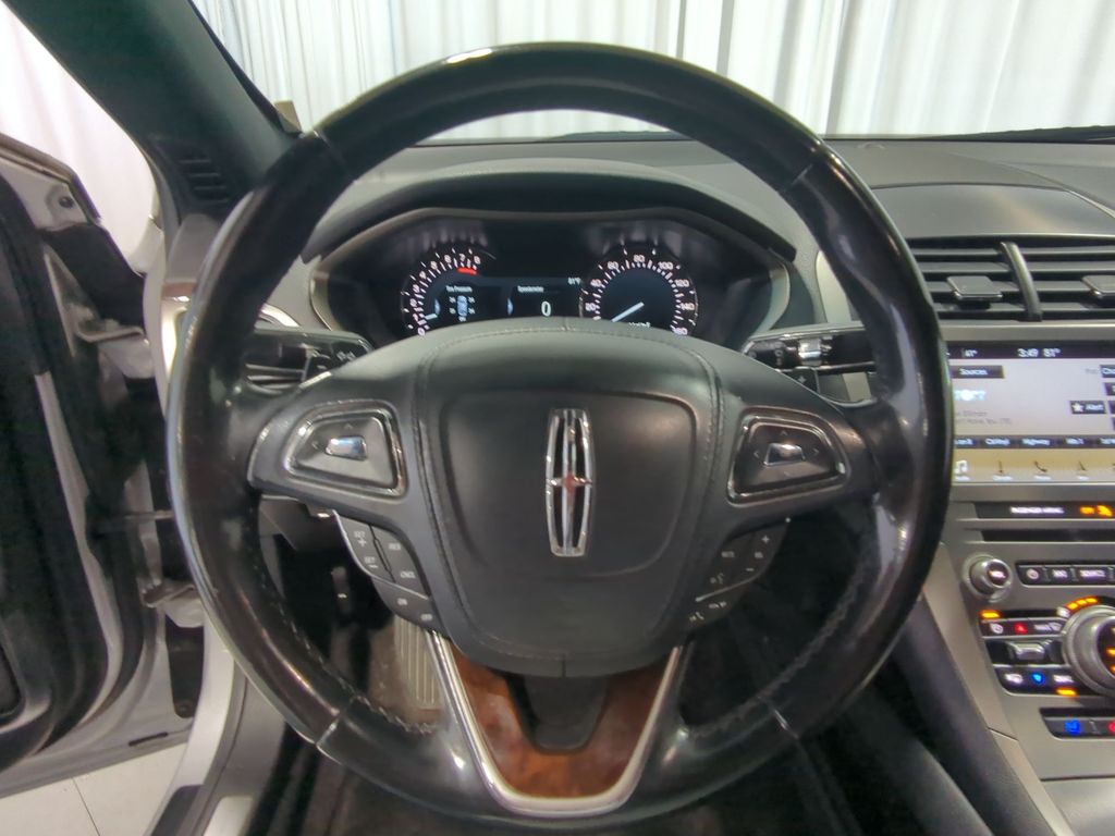 Thumbnail: 2017 Lincoln MKZ - 10