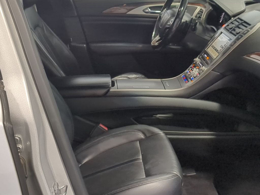 Thumbnail: 2017 Lincoln MKZ - 9