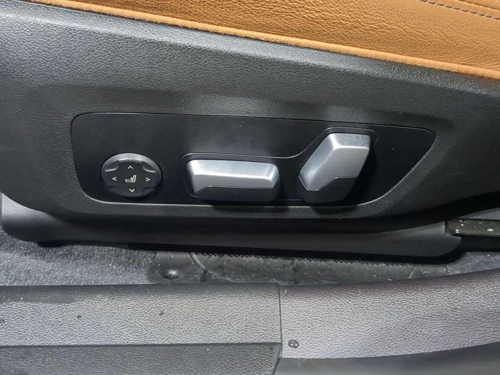 Thumbnail: 2024 BMW 3 Series - 34