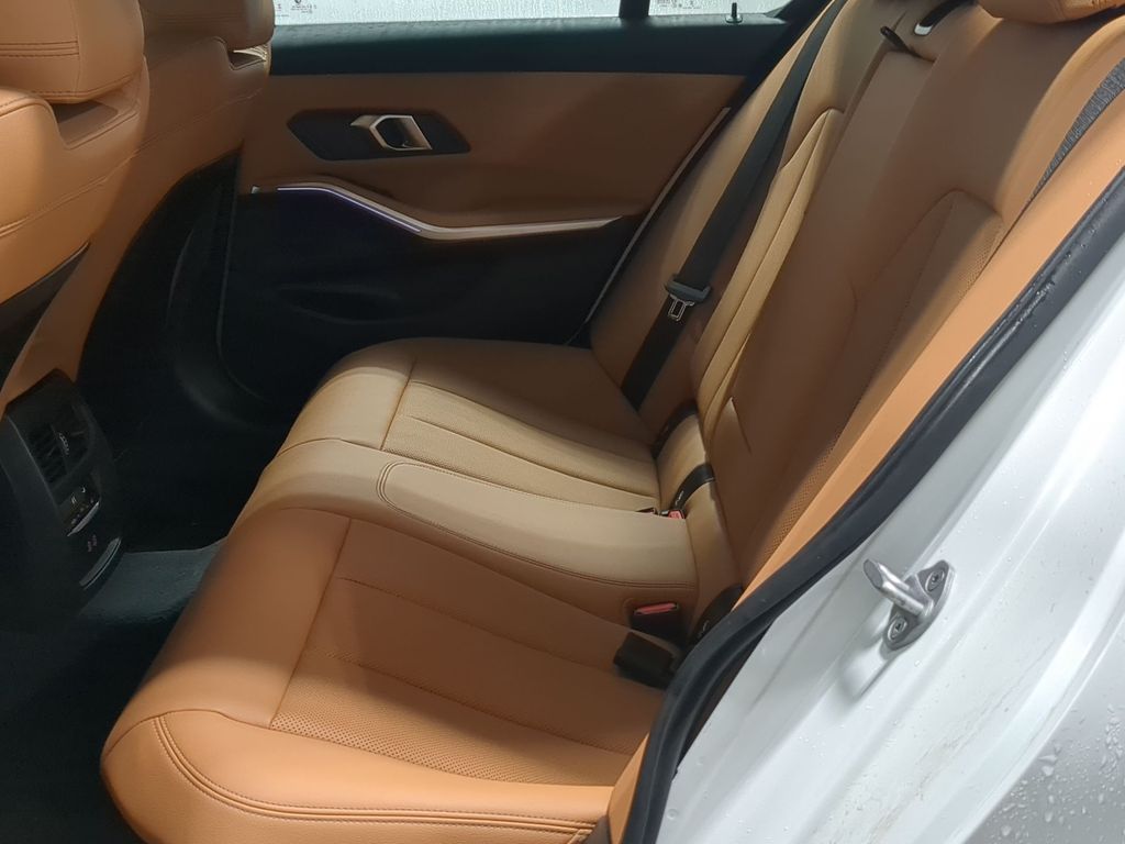 Thumbnail: 2024 BMW 3 Series - 36