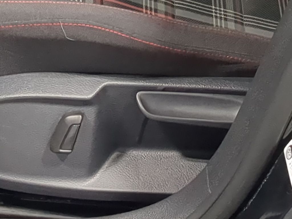 Thumbnail: 2015 Volkswagen Golf - 25