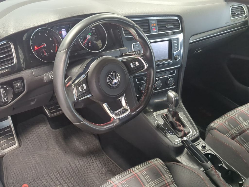Thumbnail: 2015 Volkswagen Golf - 2