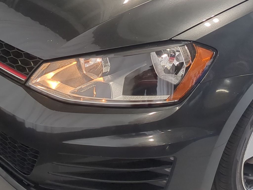 Thumbnail: 2015 Volkswagen Golf - 23