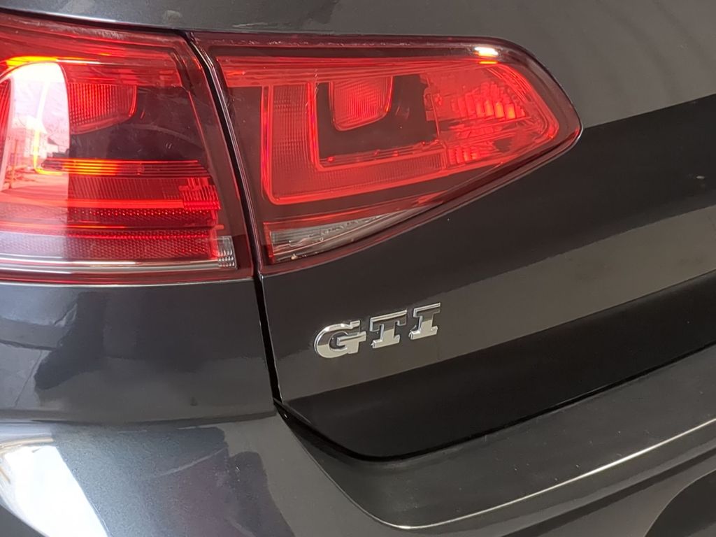 Thumbnail: 2015 Volkswagen Golf - 24