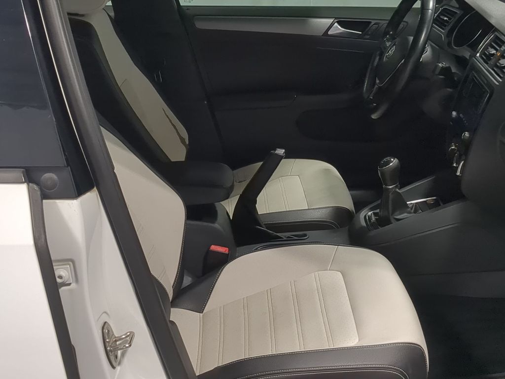 Thumbnail: 2016 Volkswagen Jetta - 11