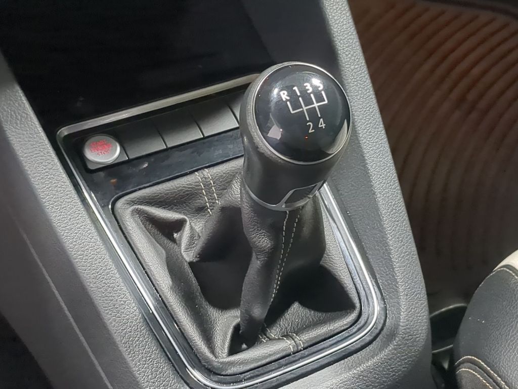 Thumbnail: 2016 Volkswagen Jetta - 15