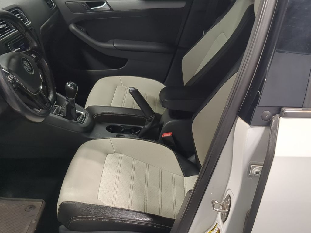Thumbnail: 2016 Volkswagen Jetta - 10