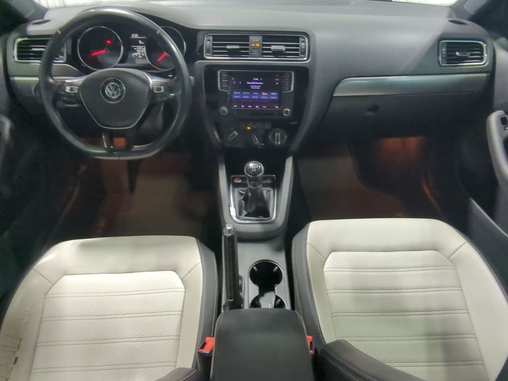 Thumbnail: 2016 Volkswagen Jetta - 9