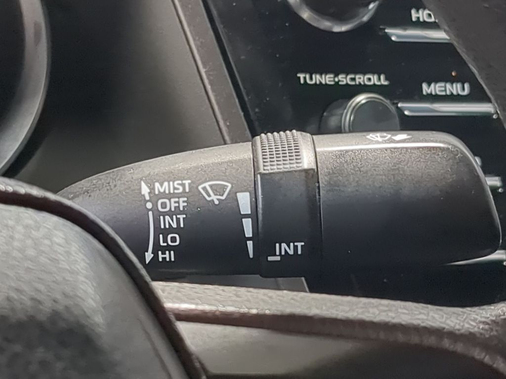 Thumbnail: 2019 Toyota Camry - 30