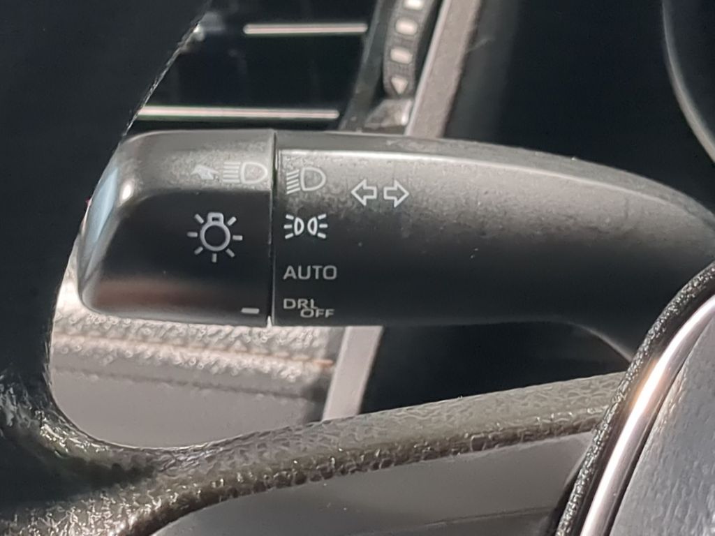 Thumbnail: 2019 Toyota Camry - 31