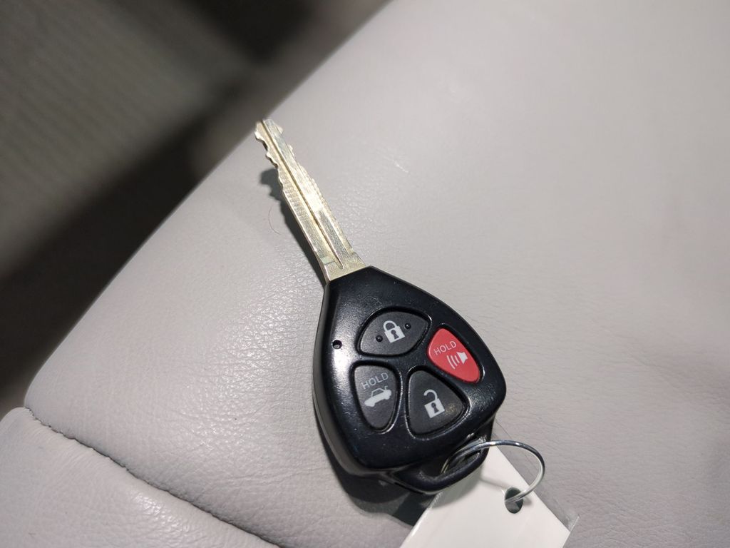 Thumbnail: 2011 Toyota Avalon - 18