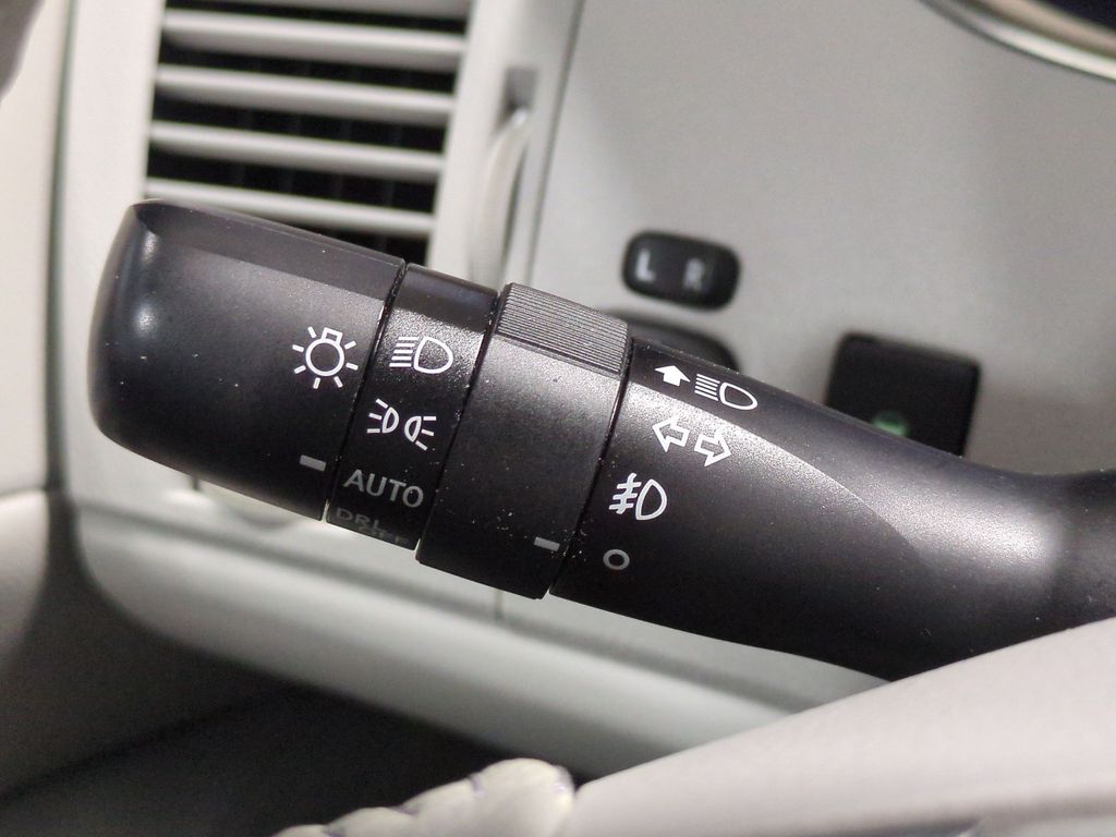 Thumbnail: 2011 Toyota Avalon - 15