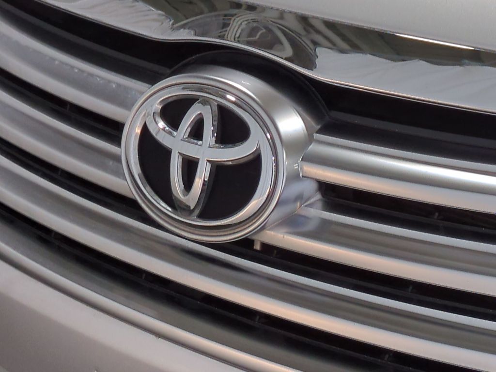 Thumbnail: 2011 Toyota Avalon - 6