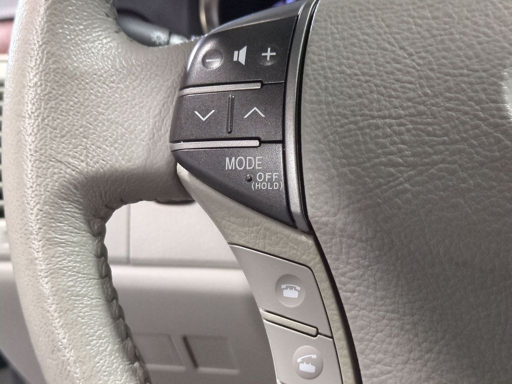 Thumbnail: 2011 Toyota Avalon - 32