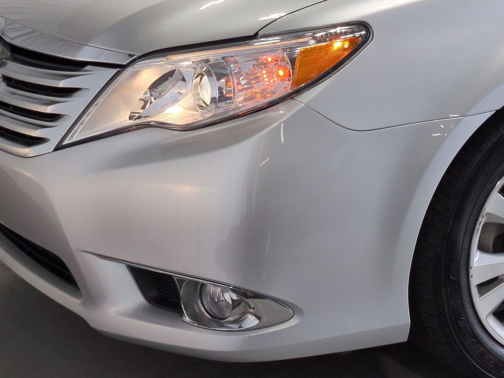 Thumbnail: 2011 Toyota Avalon - 25