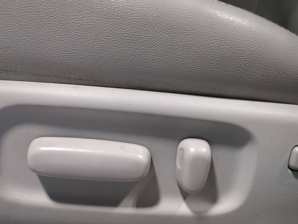 Thumbnail: 2011 Toyota Avalon - 27