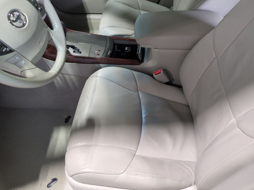 Thumbnail: 2011 Toyota Avalon - 10