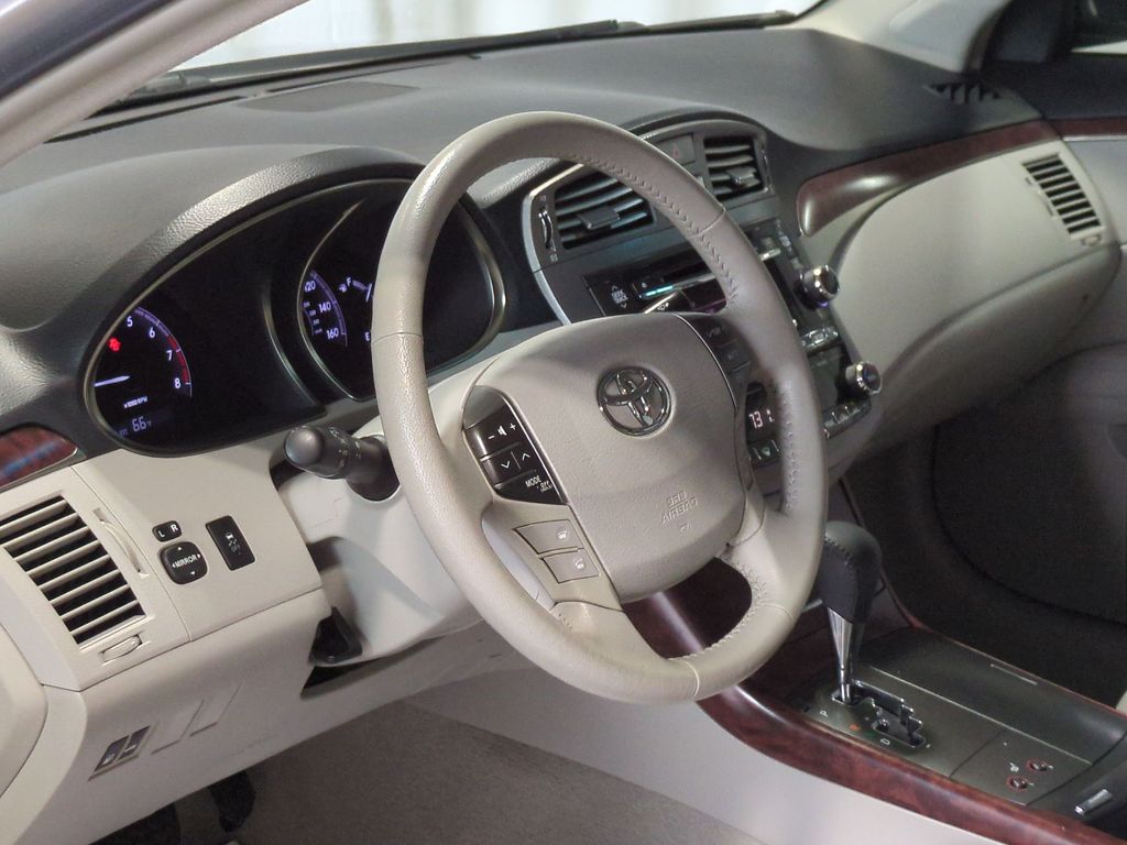 Thumbnail: 2011 Toyota Avalon - 2