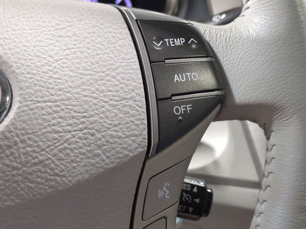 Thumbnail: 2011 Toyota Avalon - 33