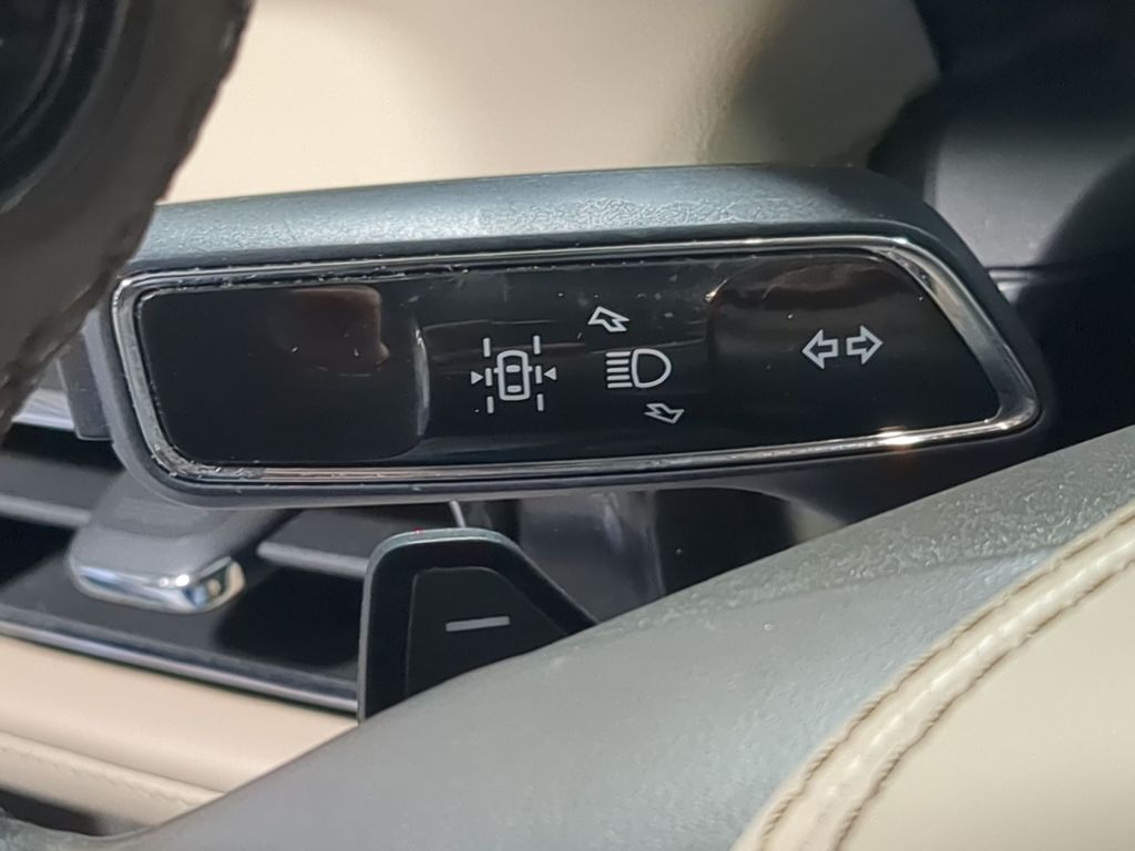 Thumbnail: 2021 Lincoln Aviator - 31
