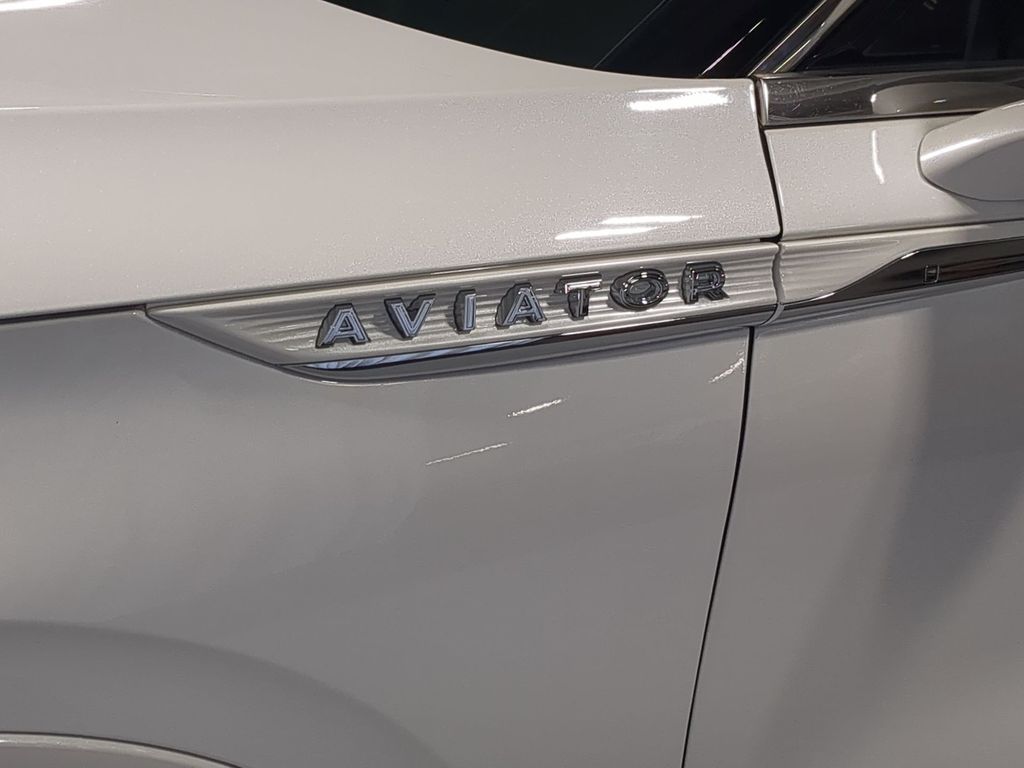 Thumbnail: 2021 Lincoln Aviator - 24
