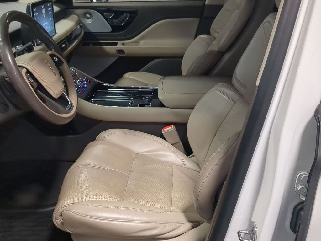 Thumbnail: 2021 Lincoln Aviator - 10