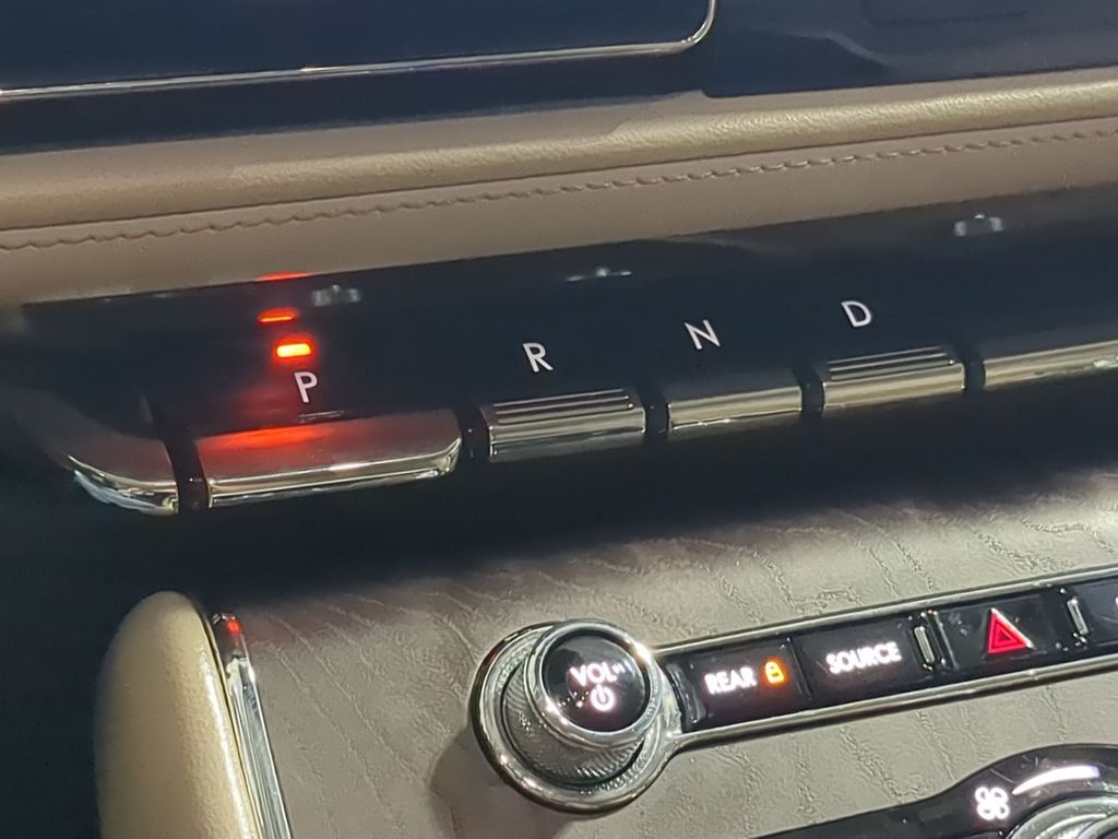 Thumbnail: 2021 Lincoln Aviator - 35