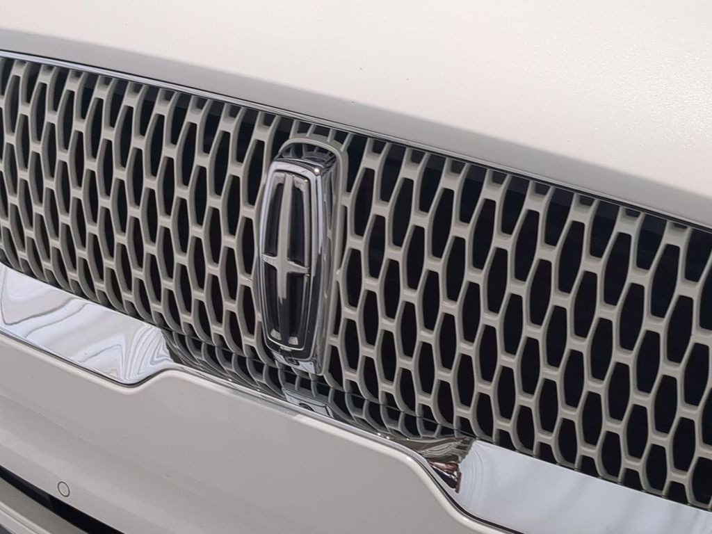 Thumbnail: 2021 Lincoln Aviator - 7