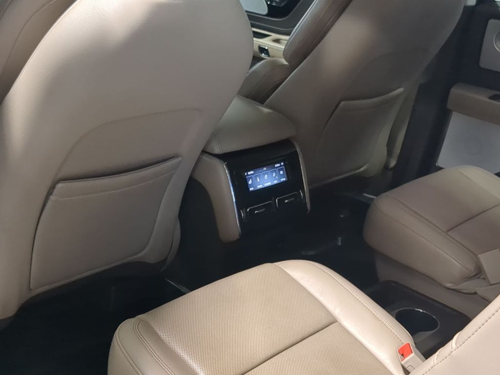 Thumbnail: 2021 Lincoln Aviator - 26