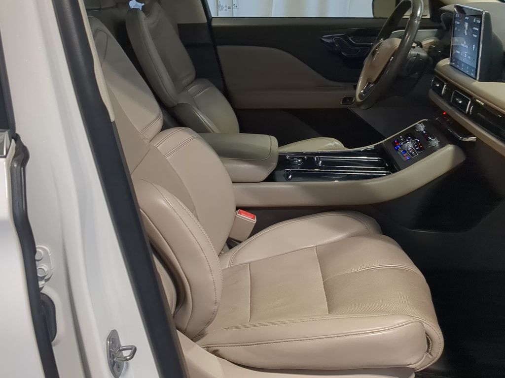 Thumbnail: 2021 Lincoln Aviator - 11